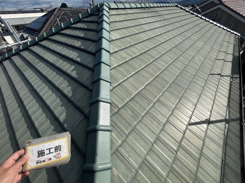 屋根は塗装はせずに、この機会に高圧洗浄で綺麗にしていきます。