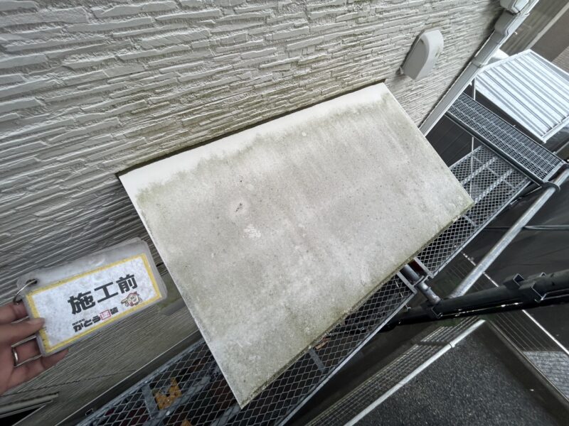 長年の頑固な汚れが付着し、艶はまったくありませんでした。