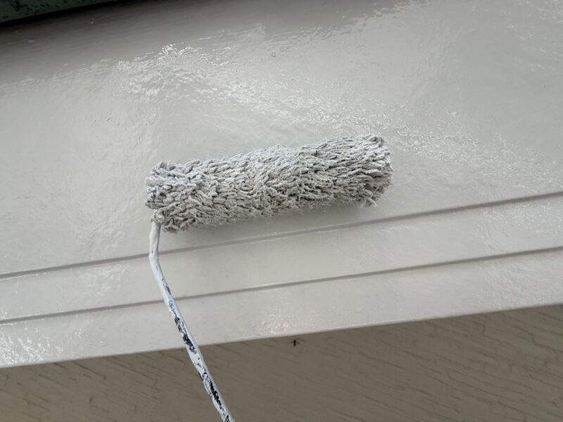 塗料を塗り重ねることで、強靭な塗膜を形成します。