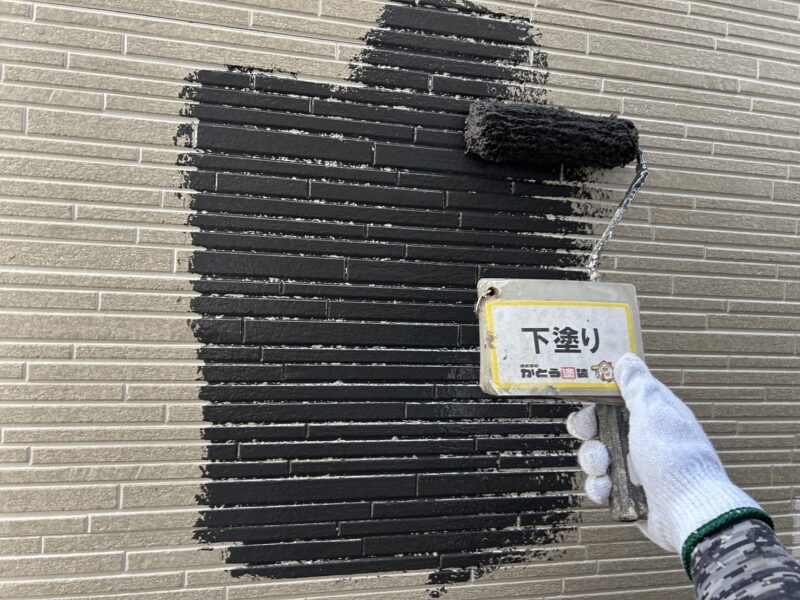 色分け部分の下塗りの様子です。