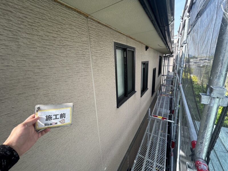 2階部分の外壁は、汚れが付着しにくく綺麗が長続きする無機塗料で塗装します。