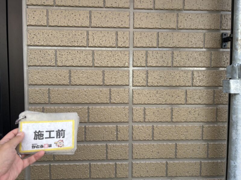 1階部分の外壁は、WB多彩仕上げ工法でサイディングの凹凸を最大限活かします。