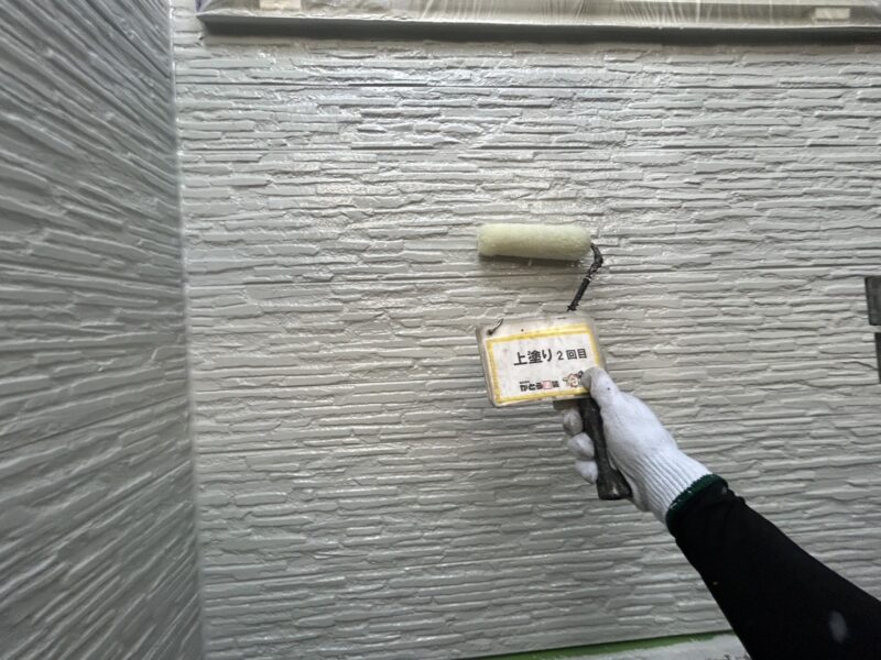 ツヤツヤの艶は美観はもちろん、汚れの付着を抑制してくれます。