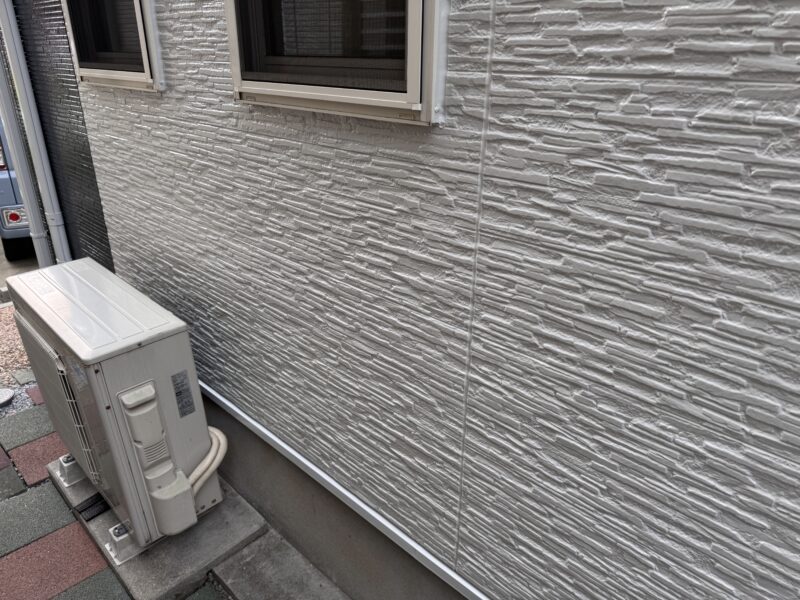 超耐候性・高密着性な強靭な塗膜が、雨風や紫外線からしっかりと守ってくれます。