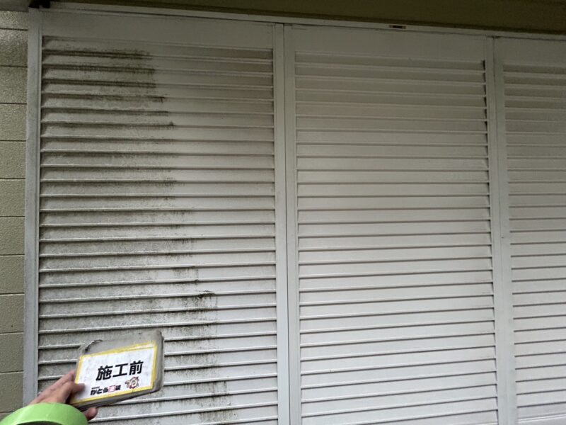 長年の埃や汚れが積み重なり、黒く汚れていました。