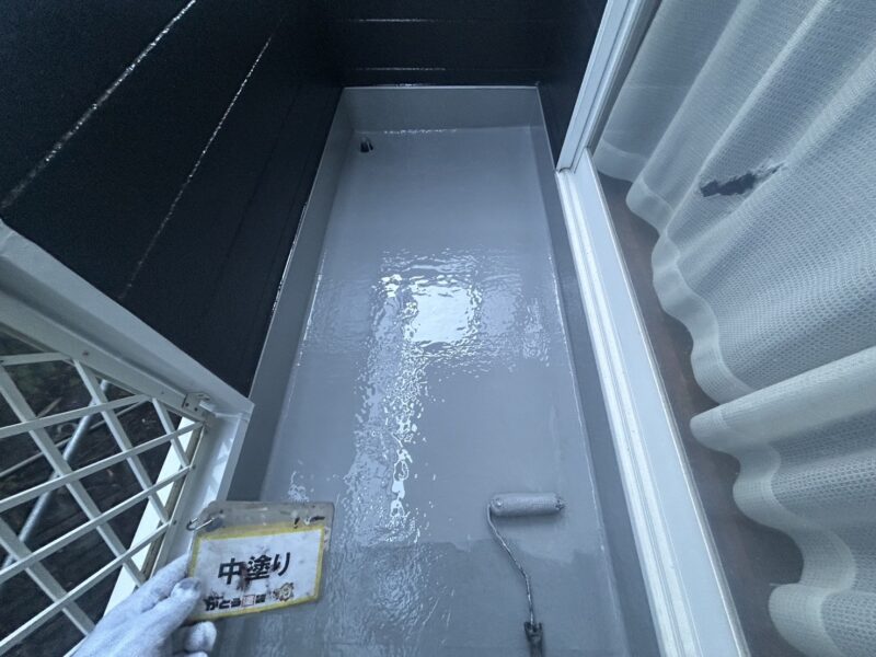 中塗りの様子です。