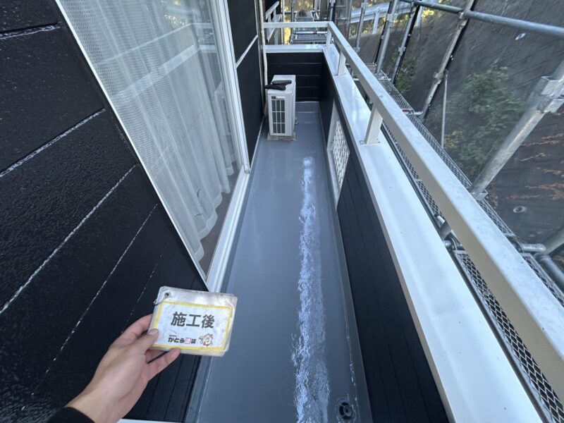 バルコニーは紫外線や雨の影響を受け、劣化しやすい箇所ですので、外壁屋根<br />塗装同様、定期的なメンテナンスが必要になります。