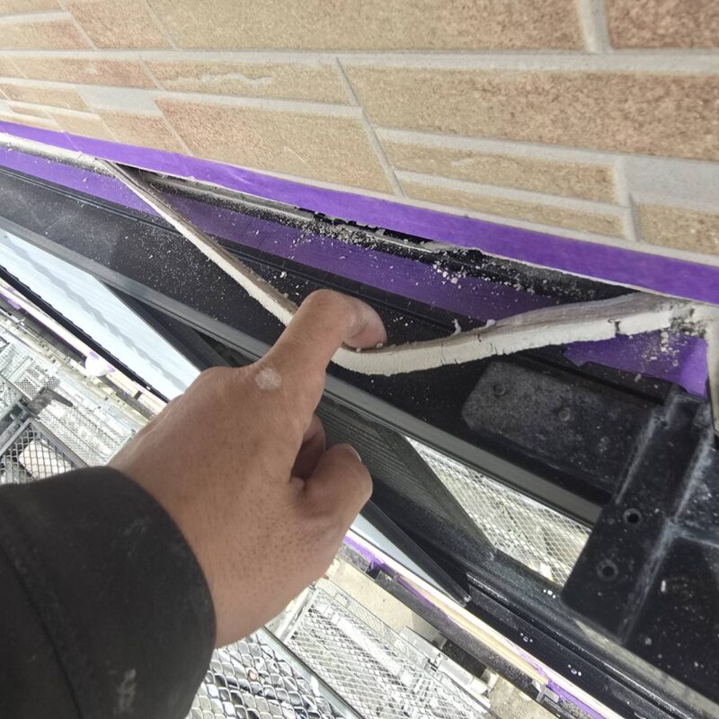 今回は外壁、サッシ周りなどすべて打ち替えをおこないます。