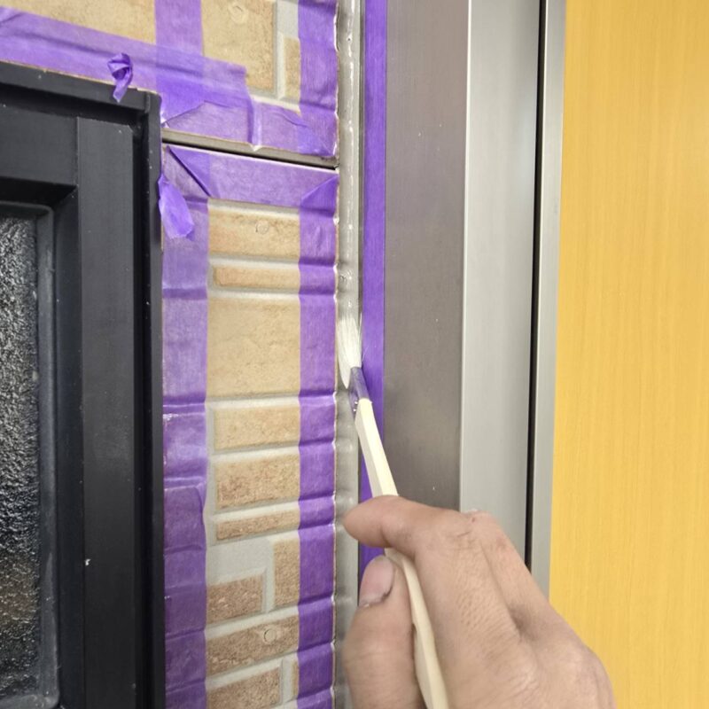 プライマー塗布の様子です。