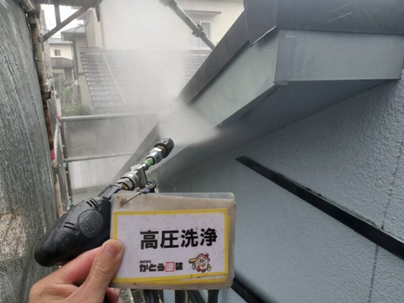 破風の高圧洗浄の様子です。