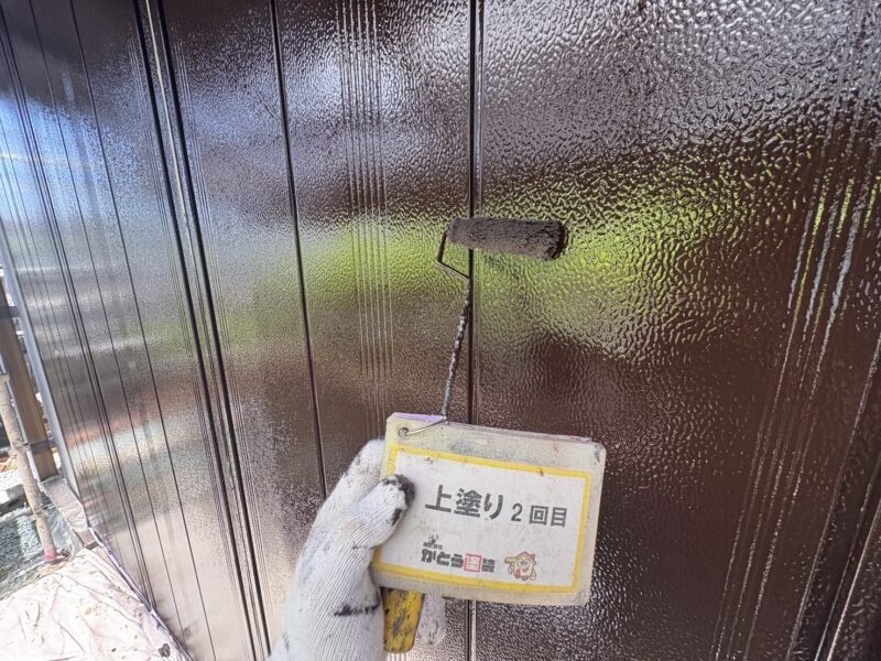 上塗り2回目の様子です。<br />艶々の仕上がりです。