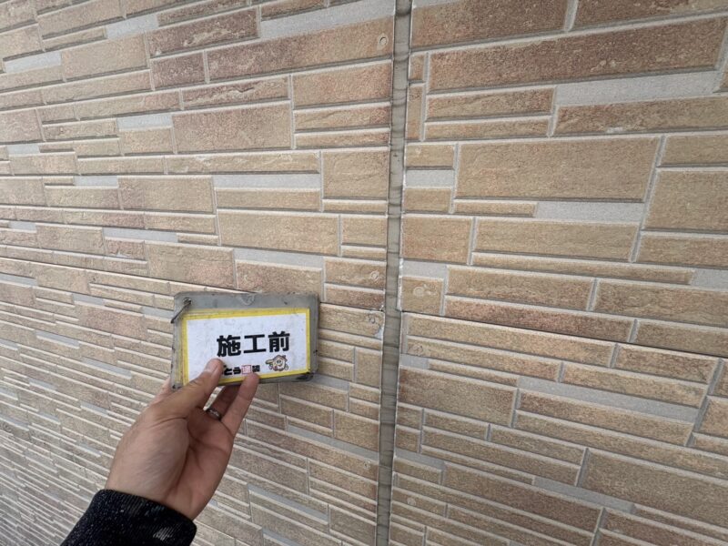 シーリングは劣化し、硬化していましたのですべて打ち替えをおこないます。