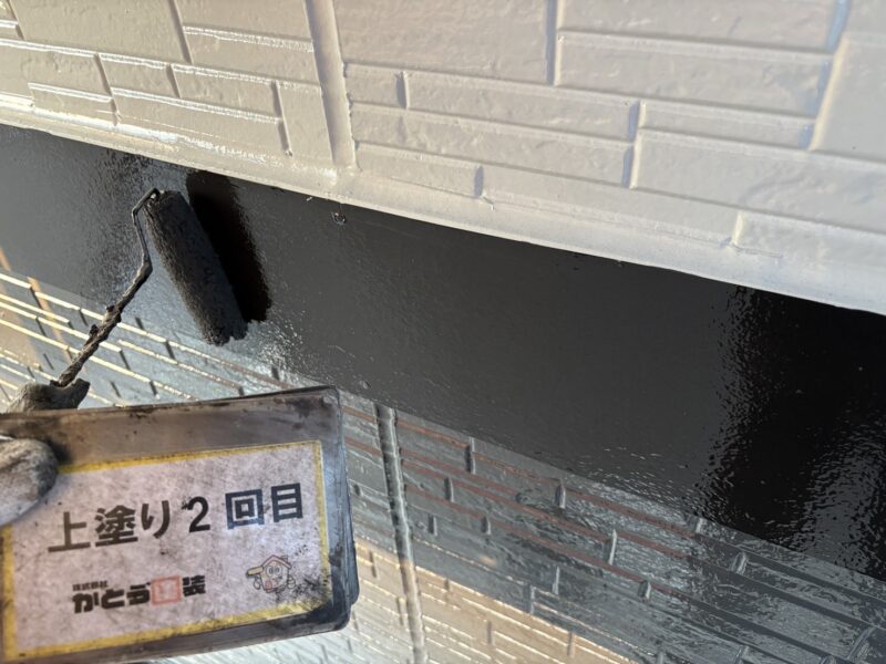 幕板の上塗り2回目の様子です。