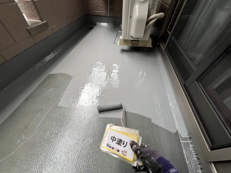 中塗りの様子です。