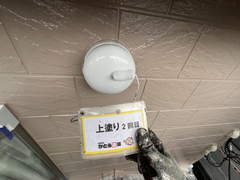 フードの上塗り2回目の様子です。