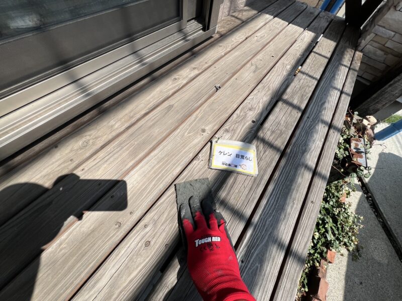 汚れや埃を取り除いて、塗料のノリを良くします。