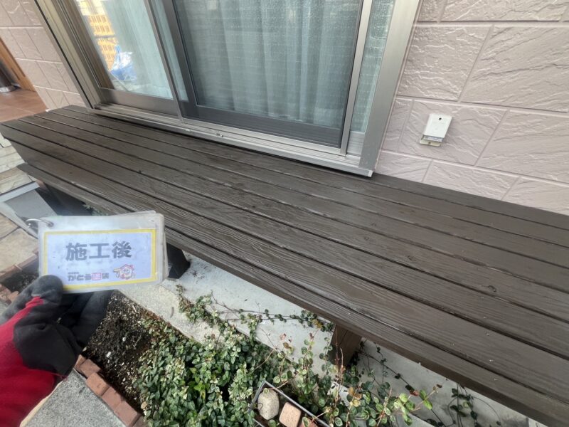 ウッドデッキは木の持つ温かみが蘇り、今の季節は春の風を感じながらのんびりするのに最適な場所になりました。