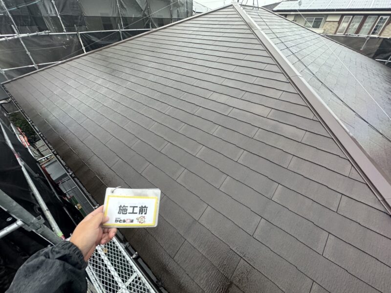 屋根は常に紫外線や雨風にさらされ、耐久性・防水性が低下している状態でした。