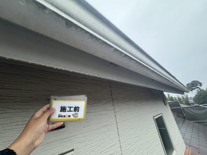 普段メンテナンスが難しい雨樋などの付帯部も外壁塗装の際に一緒に綺麗にするのがベストです。