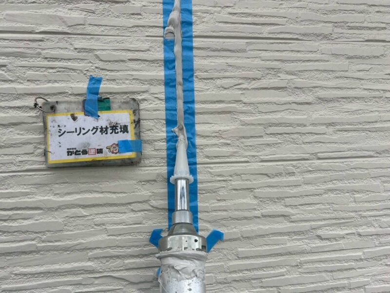 高耐久のシーリング材をたっぷりと充填します。