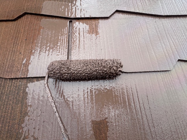 塗料を塗り重ねることで、強靭な塗膜を形成することができます。