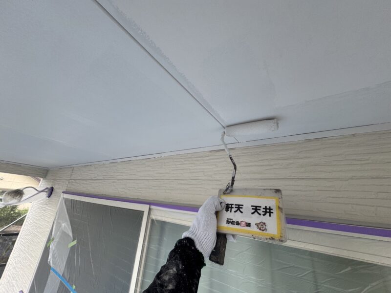 色は、真っ白になりすぎないライトグレーで柔らかい雰囲気に仕上がります。