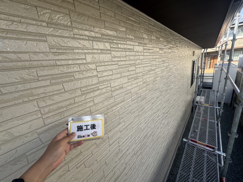 外壁はクリアー塗装で新築時のような艶と防水性が蘇りました。<br />
ひび割れや外壁の劣化はクリアー塗装で隠すことはできないので、比較的綺麗な状態でないとクリアー塗装をすることはできません。