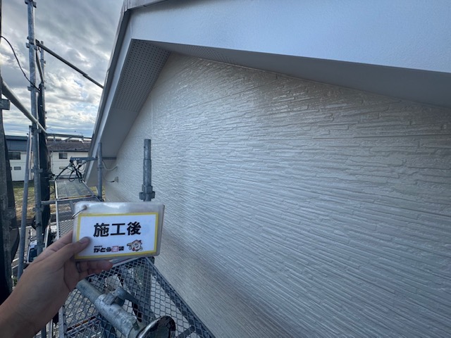今回外壁には、耐用年数が長く紫外線や酸性雨に非常に強いのが特徴の塗料を使用し、お家を長く守ってくれます。