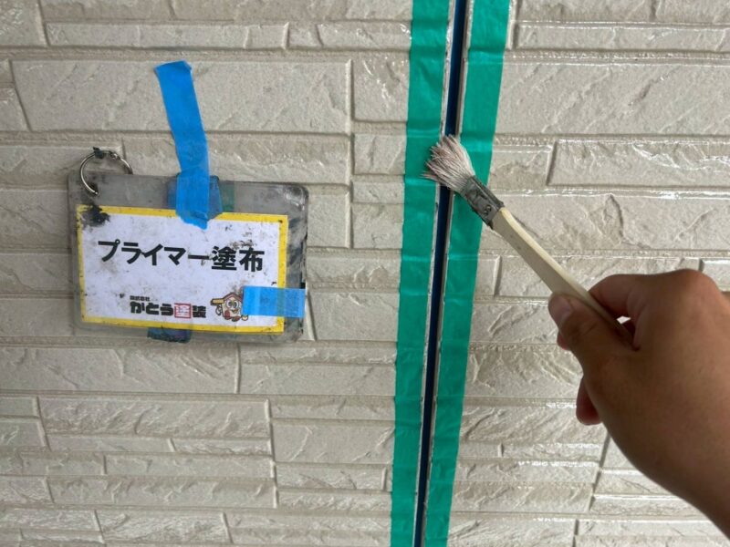 プライマー塗布の様子です。