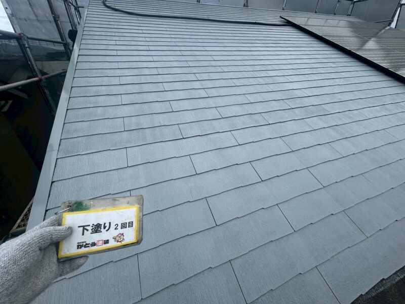 下塗りを2回おこなうことで、ムラをなくし均一な塗膜にすることができます。