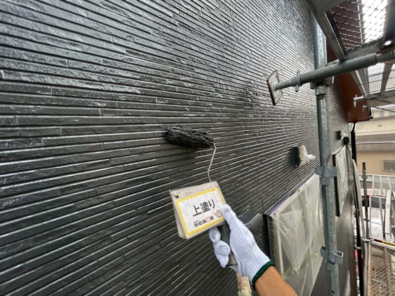 紫外線や雨風にも負けない耐候性を誇る無機塗料を使用しています。