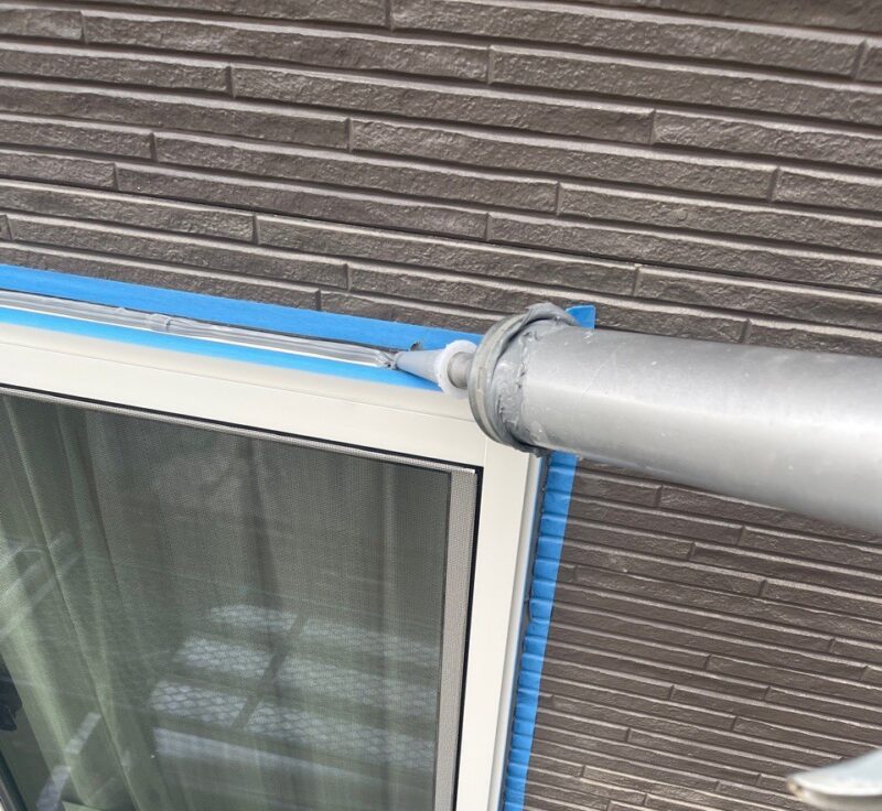 シーリング材充填の様子です。