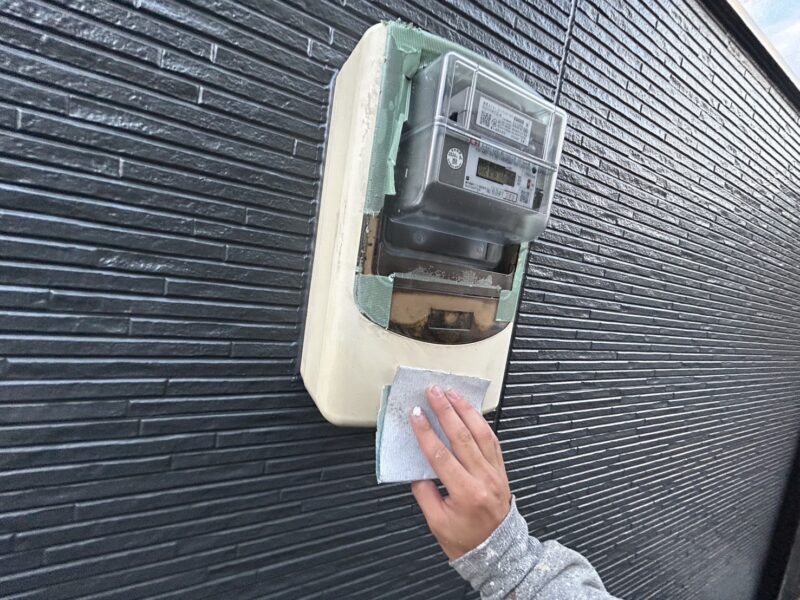 電気メータボックスのケレンの様子です。