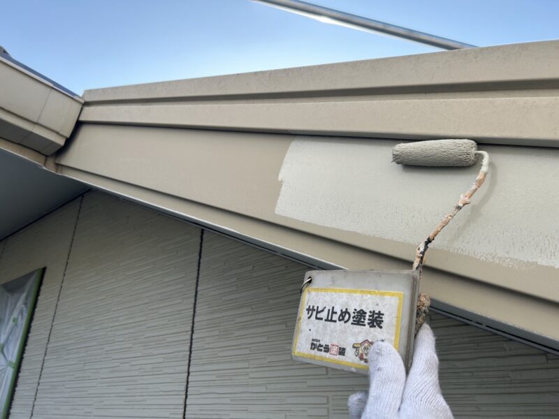 サビ止め塗装の様子です。