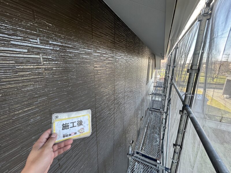 今回使用した超高耐候性塗料は、塗膜がとても強靭で雨水や湿気の侵入を阻止し、ひび割れしにくい柔軟性の高さも魅力のひとつです。