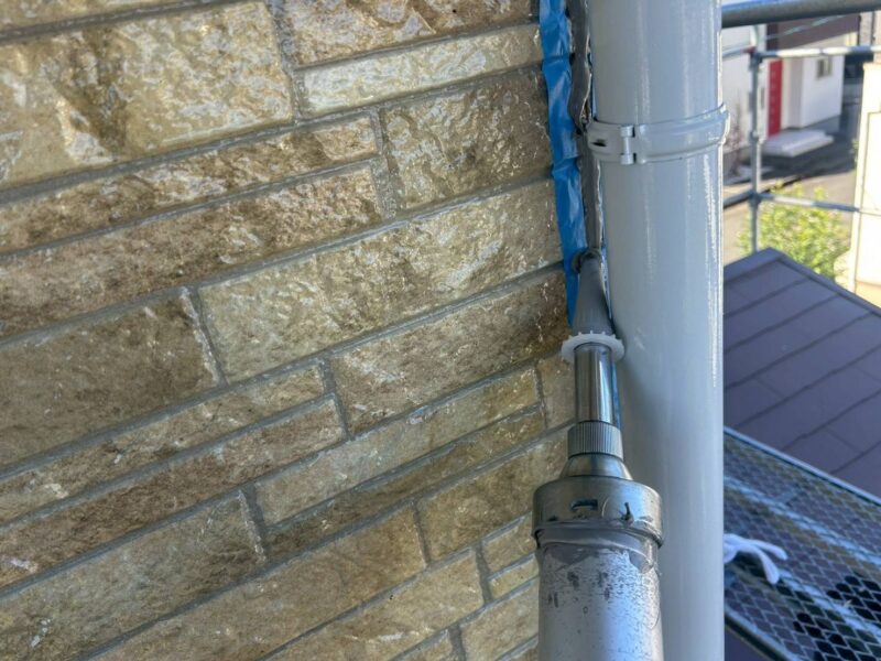 高耐久のものを目地にたっぷりと充填します。