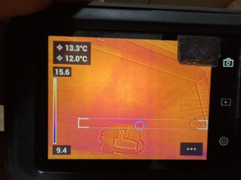 赤外線カメラで雨漏りが完全に止まっていることを確認できました。