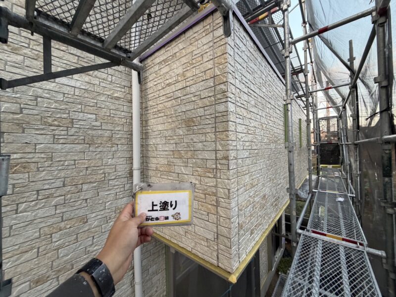 埃や汚れを寄せ付けない艶ありで施工しています。