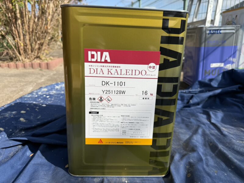 外壁の中塗りの使用塗料です。