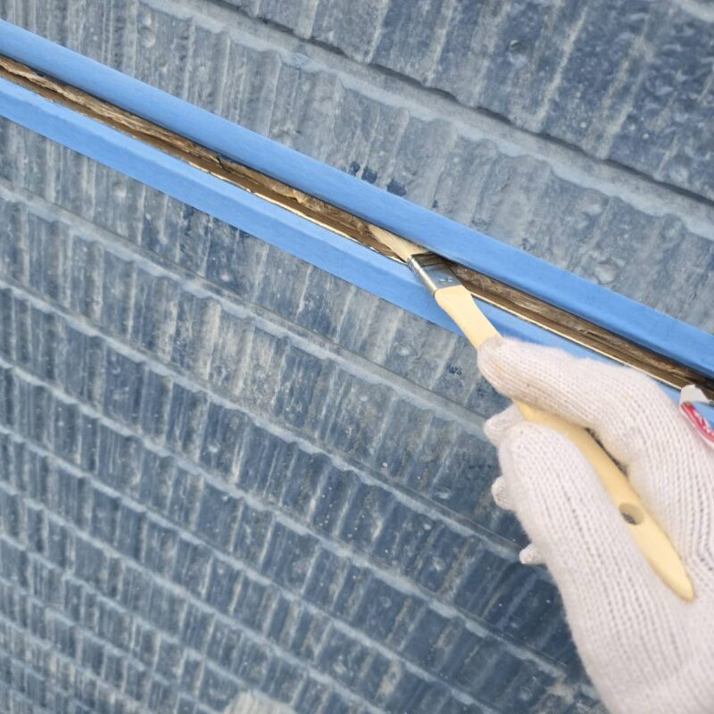 プライマー塗布の様子です。