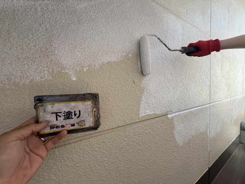 下塗りが綺麗に均一にできていると、最終的な仕上がりが格段に良くなります。