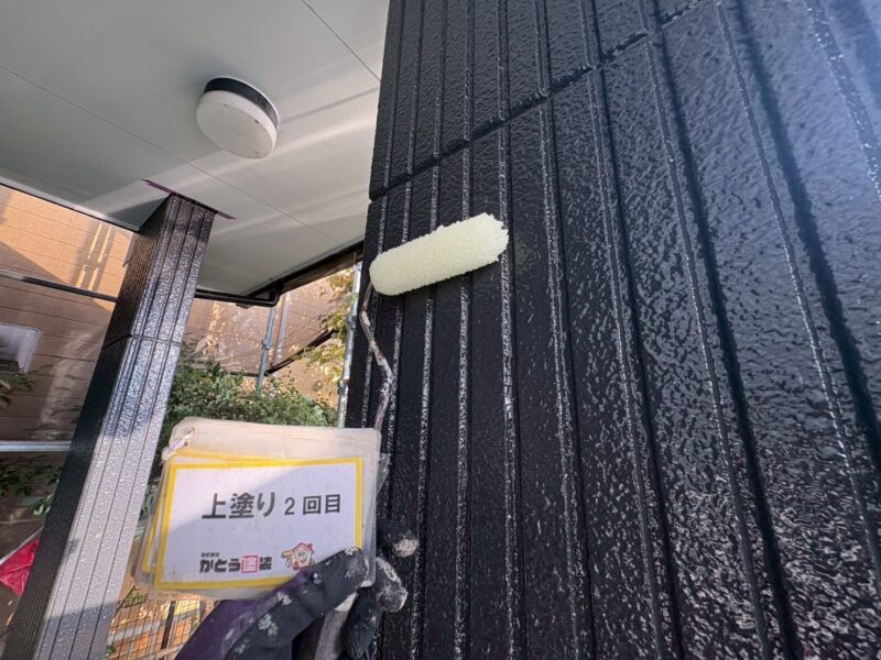 強固な艶と保護膜が、汚れの付着を抑制し、綺麗な状態を永くキープしてくれます。