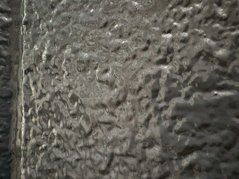 艶ありで施工していますので、埃や汚れが付着しにくく、塗り立ての綺麗さをキープしてくれます。