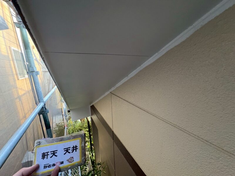 明るいホワイトに近いグレーで塗装していますので、爽やかな仕上がりです。