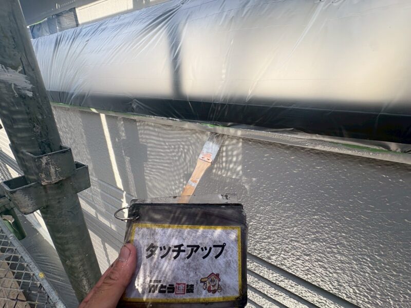 目立たない細かいところもタッチアップしています。