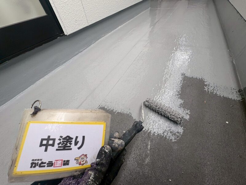 中塗りの様子です。