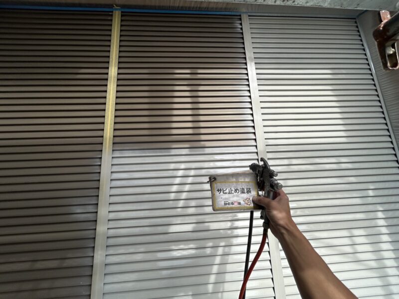 サビ止め塗装の様子です。