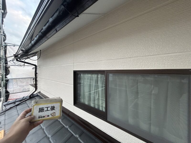 無機ならではの硬さに有機成分をハイブリッドし、ひび割れしにくい強靭な塗膜を形成し、永くお家を守ってくれます。