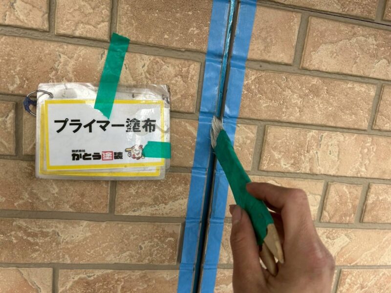 プライマー塗布の様子です。