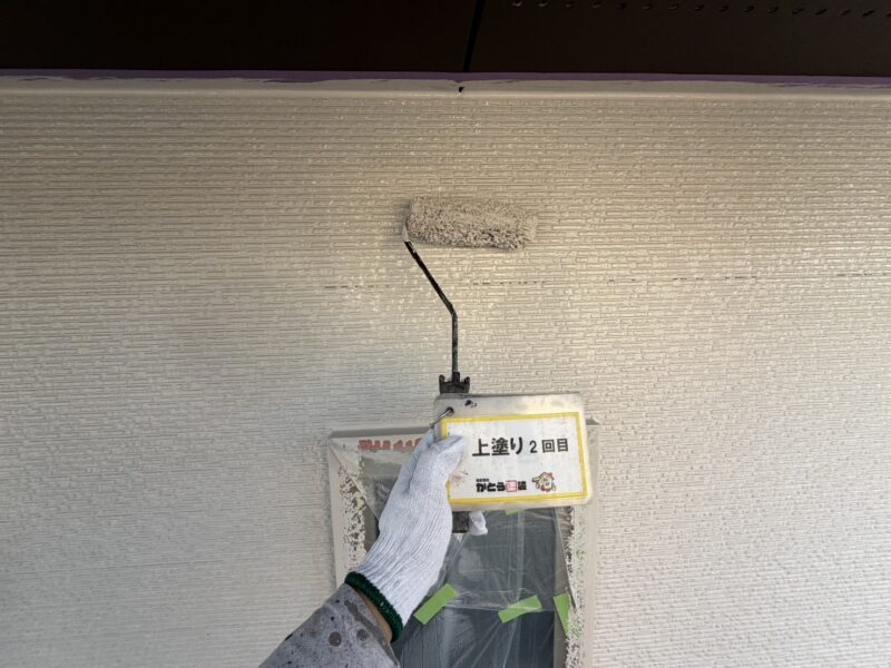 塗料を塗り重ねることで、より強靭な塗膜を形成することができます。